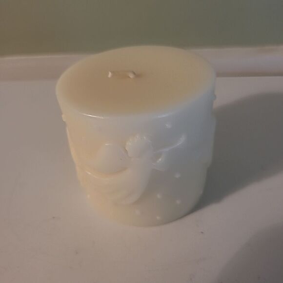 Small Pillar Angel Candle - Picture 1 of 7